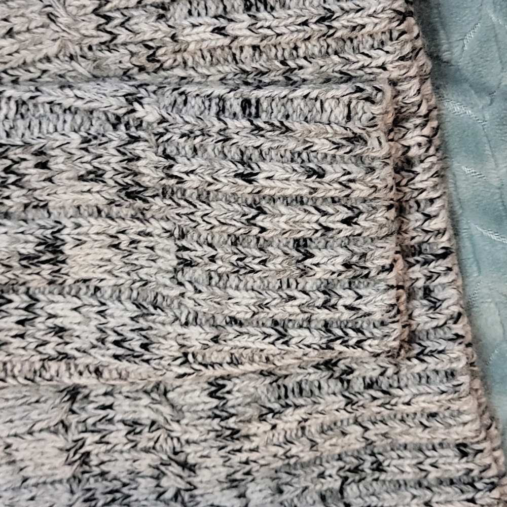 Men's Sweater - Picture 4 of 5